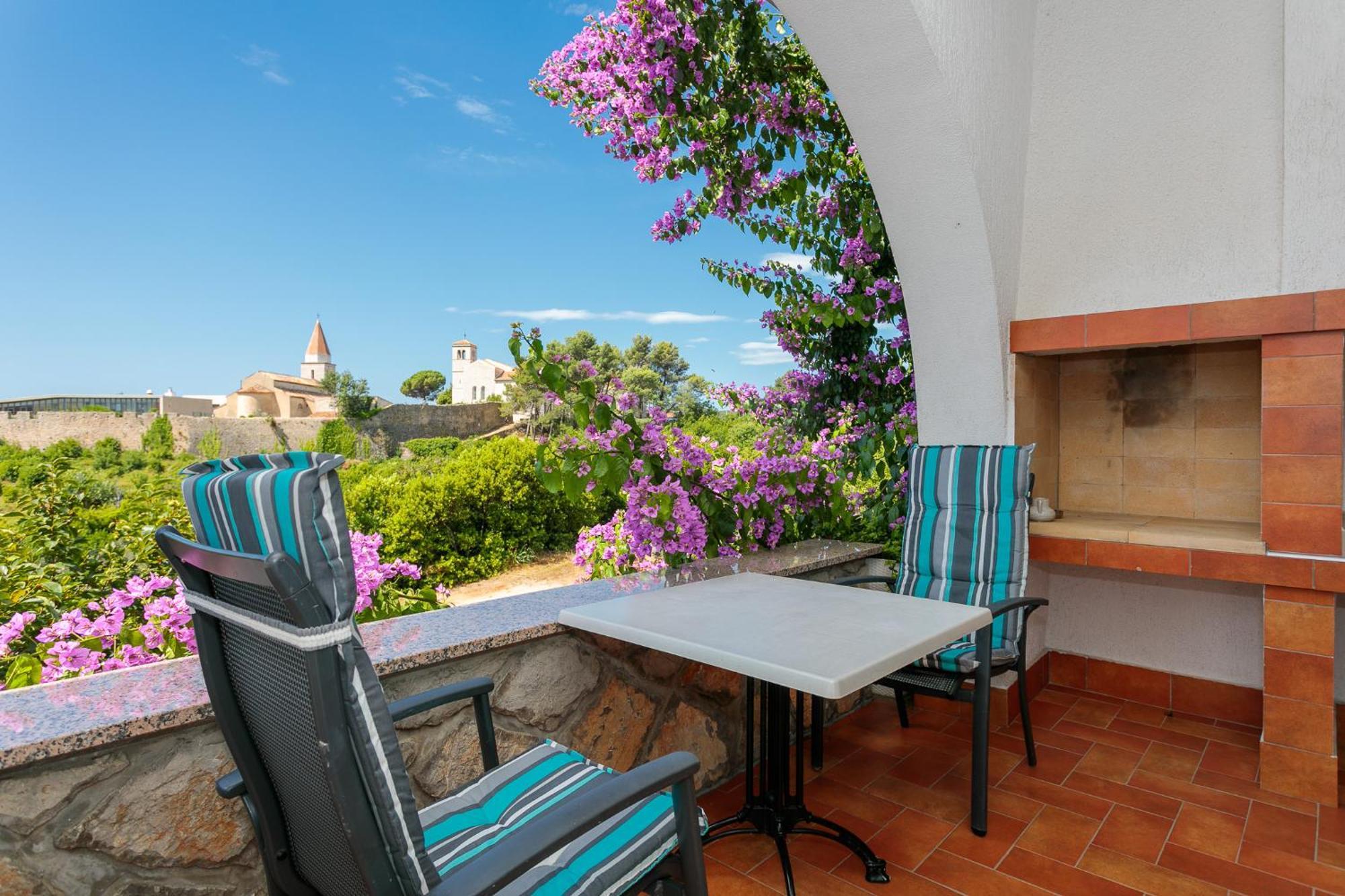 Apartments Delfin Krk Town Exterior foto