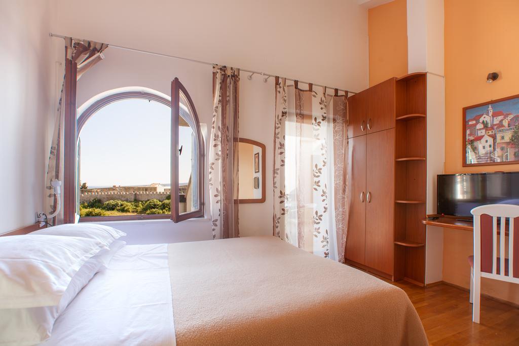 Apartments Delfin Krk Town Exterior foto