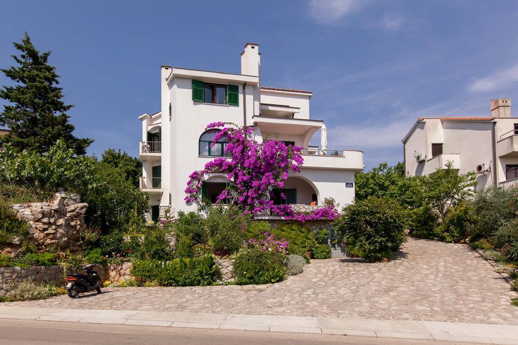 Apartments Delfin Krk Town Exterior foto